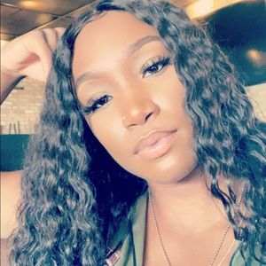 Meet your Posher, Nia